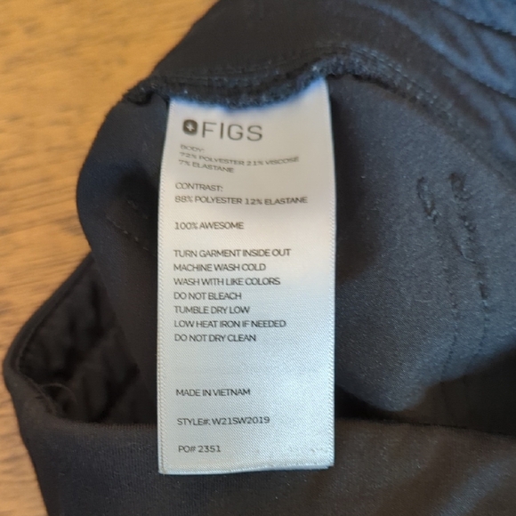 Figs Women's Black Yola Skinny Cargo Scrub Pants - Picture 3 of 10